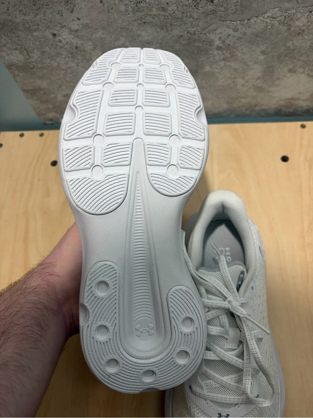 white Under Armour Infinite running shoes women’s size 7.5